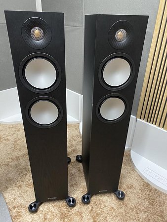 Monitor Audio Bronze 300 7G - ořech (výprodej ze showroomu)